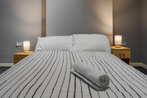 Spacious 4-Bed House Serviced accommodation Liverpool- Free Parking